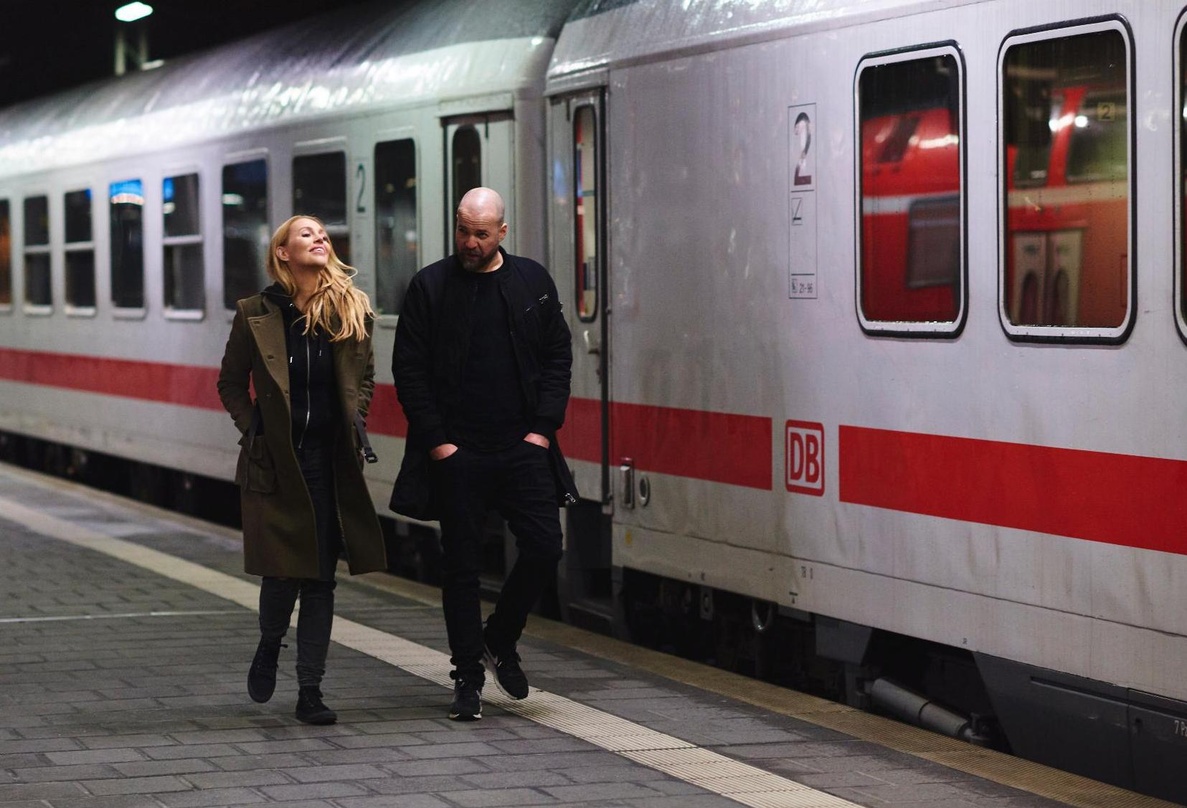Nutzten einen ruhigen Moment auf dem ansonsten lauten Frankfurter Hauptbahnhof: Alexa Feser und Curse