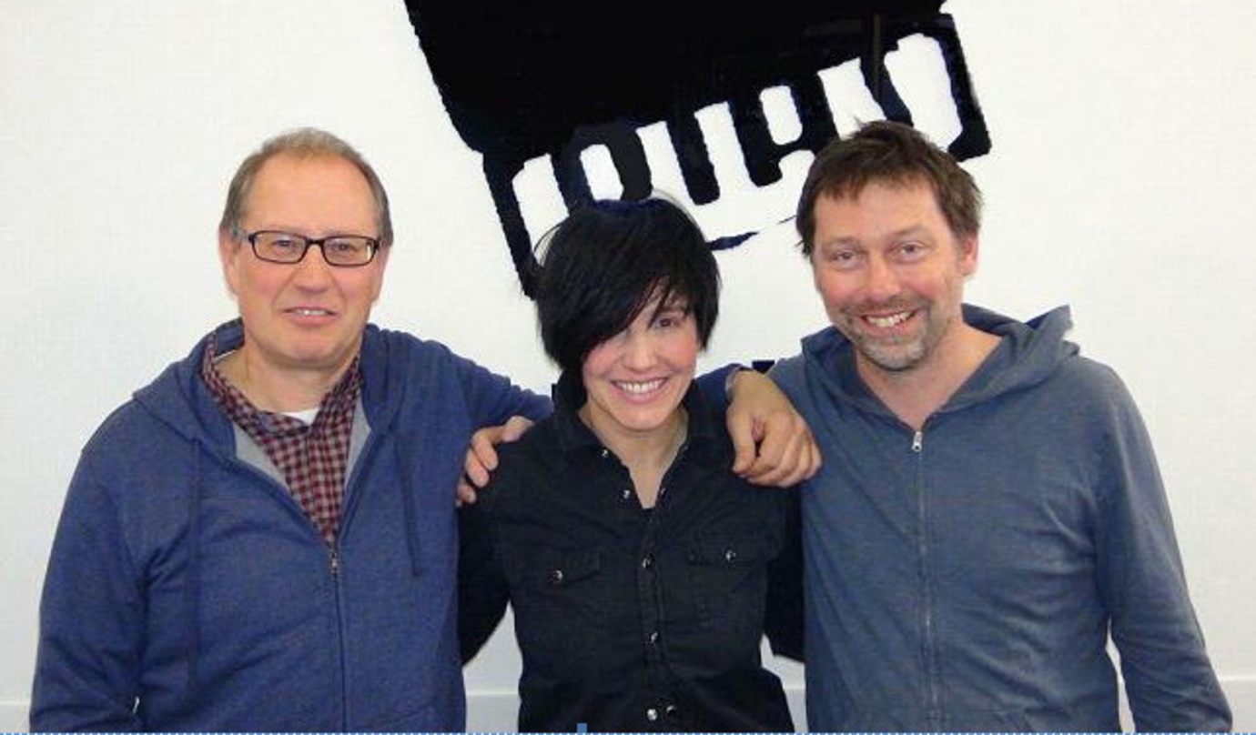Erhält von Universal Music den Zuschlag für Cooperative: PIAS-CEO Kenny Gates (rechts), hier kürzlich beim Signing mit Texas-Sängerin Sharleen Spiteri und Peter Thompson (Managing Director...