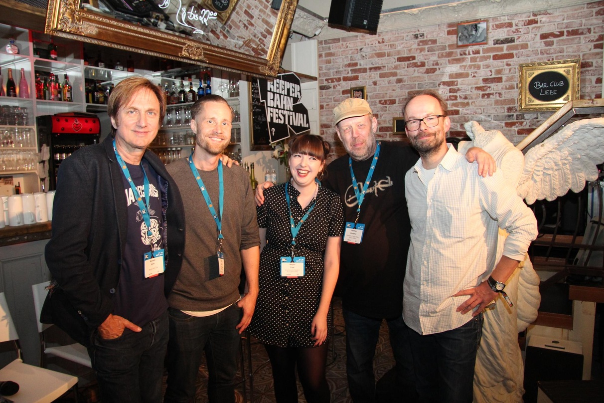 Hoffen auf frische Kapazitäten in der Fertigung von Vinyltonträgern (von links): Michael Kurtz (Record Store Day), Mario Luesse (Universal Music), Megan Page (ERA), Matthias "Botsch" Böttc...
