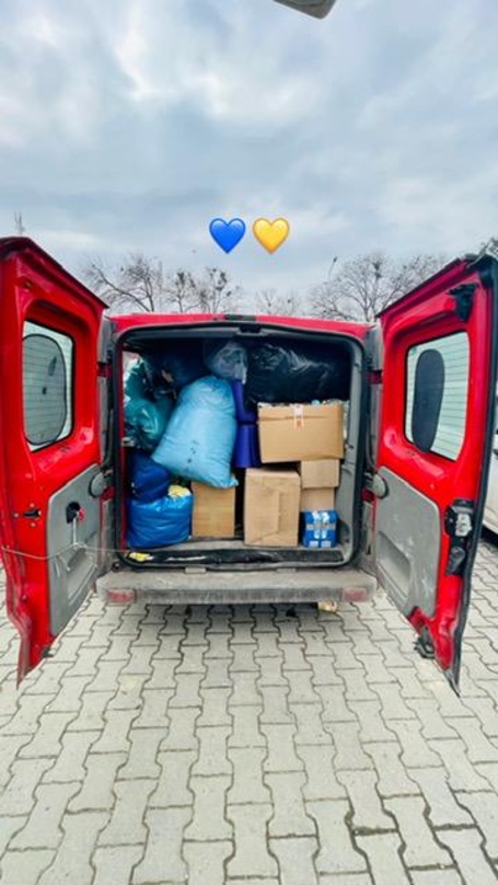 Auf dem Weg in die Ukraine: Ein Transport mit Hilfslieferungen von The Merch Republic