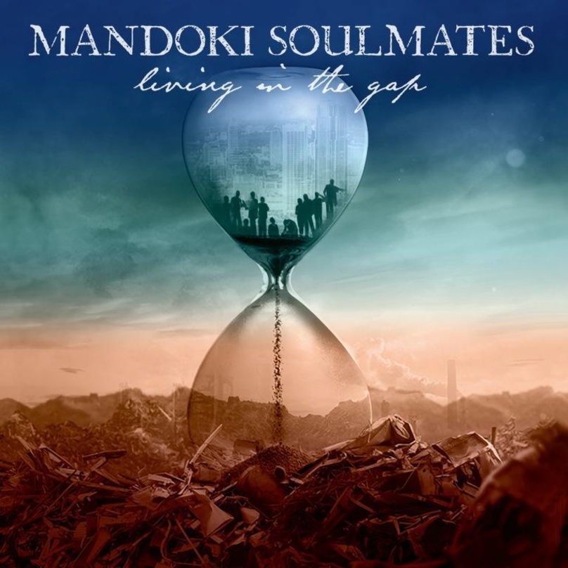 87cbf50cb79b28cc9230f5218fb3c5e5d4a96d512cd7dc924b1b2fca8107f2b2 Der erste Teil des neuen Doppelalbums der Mandoki Soulmats: "Living In The Gap"