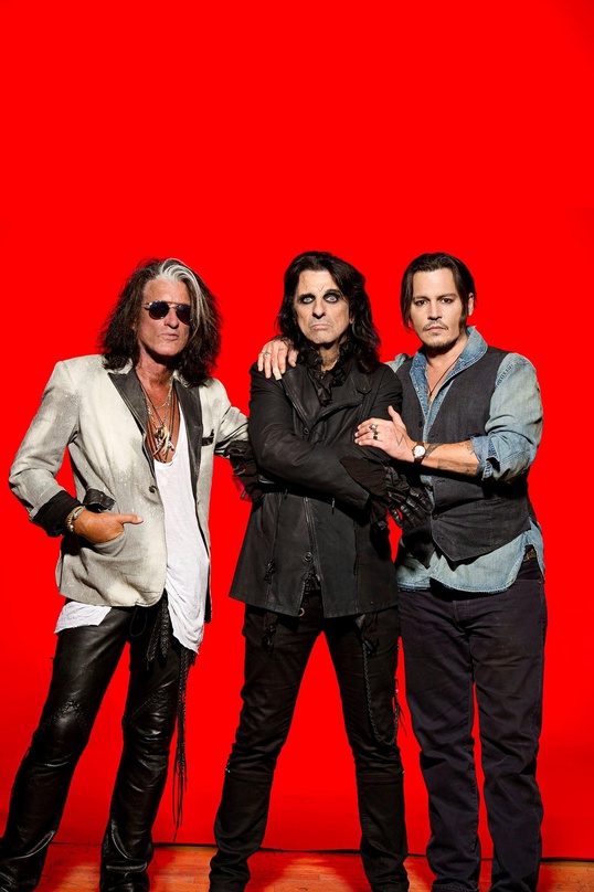 Spielen beim Hessentag: die Hollywood Vampires, bestehend aus (von links) Joe Perry, Alice Cooper und Johnny Depp