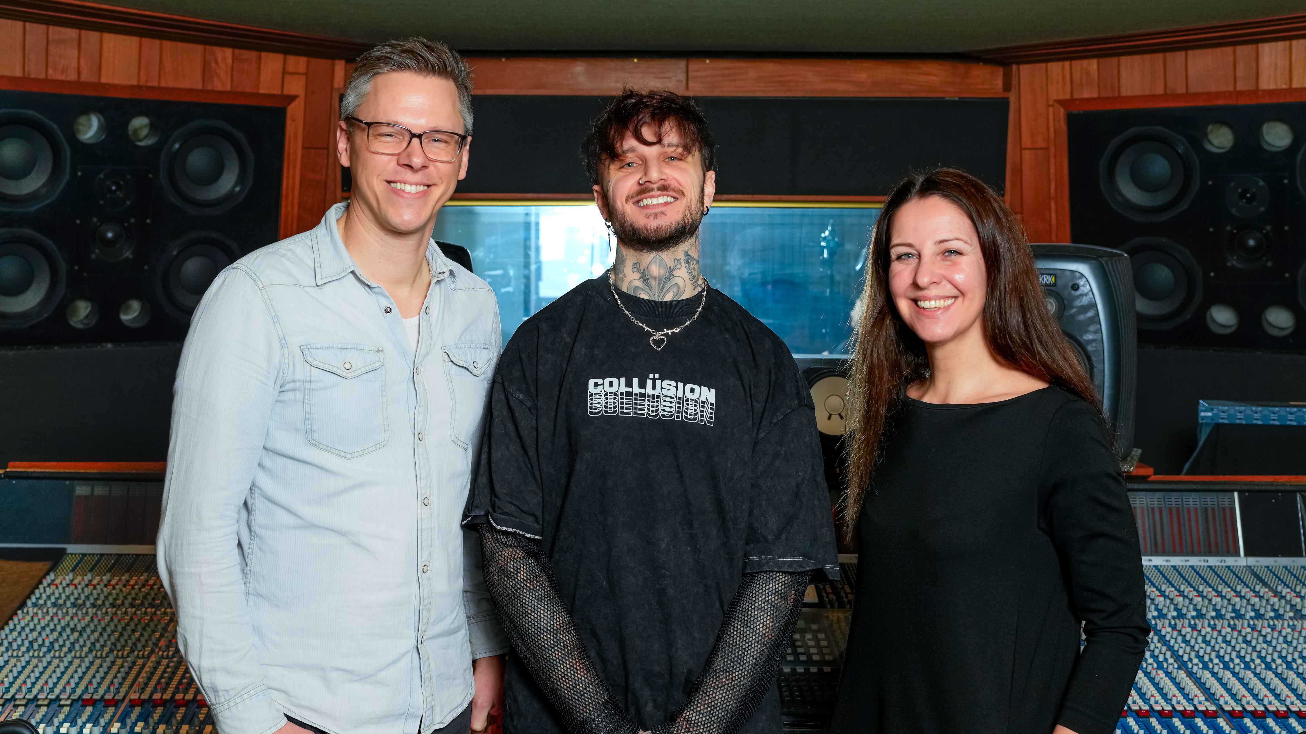 Setzten in den Berliner Hansa Studios die Unterschriften (von links): Christopher Gronau (A&R Manager Meisel Music), Jan-Philipp Preuß (Fillies) und Ina Wiens (Copyright- & Creative Manage...
