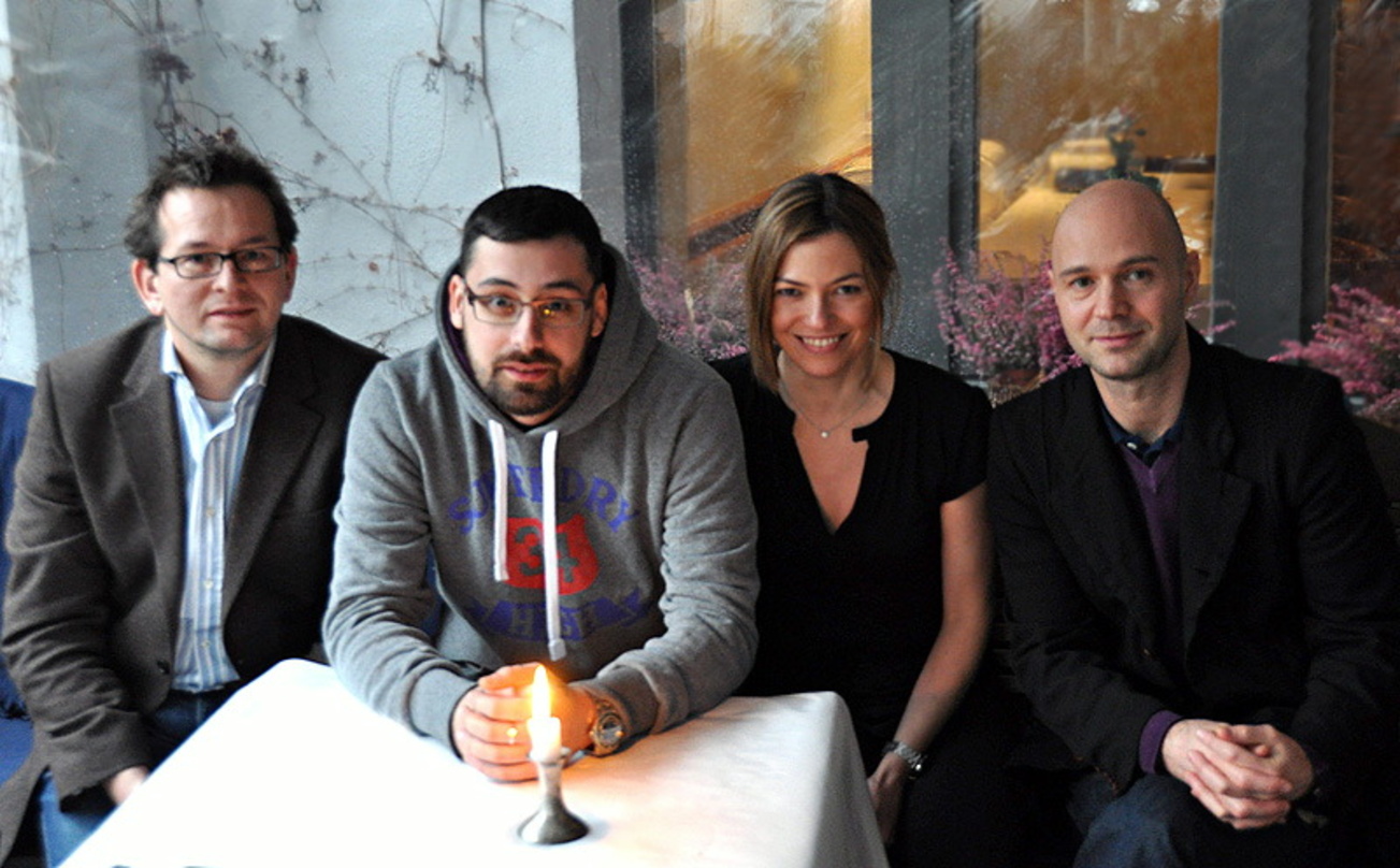 Bei der Vertragsverlängerung (v.l.n.r.): rechtsanwalt Burkhard Westerhoff, Sido, Karina Poche (Business & Legal Affairs Sony/ATV) und Patrick Strauch (Managing Director Sony/ATV)