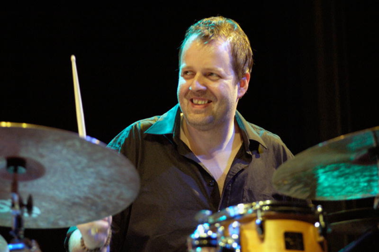 Holt sich einen Echo ab und gibt bei den Echo Jazz Allstars den Takt vor: Wolfgang Haffner