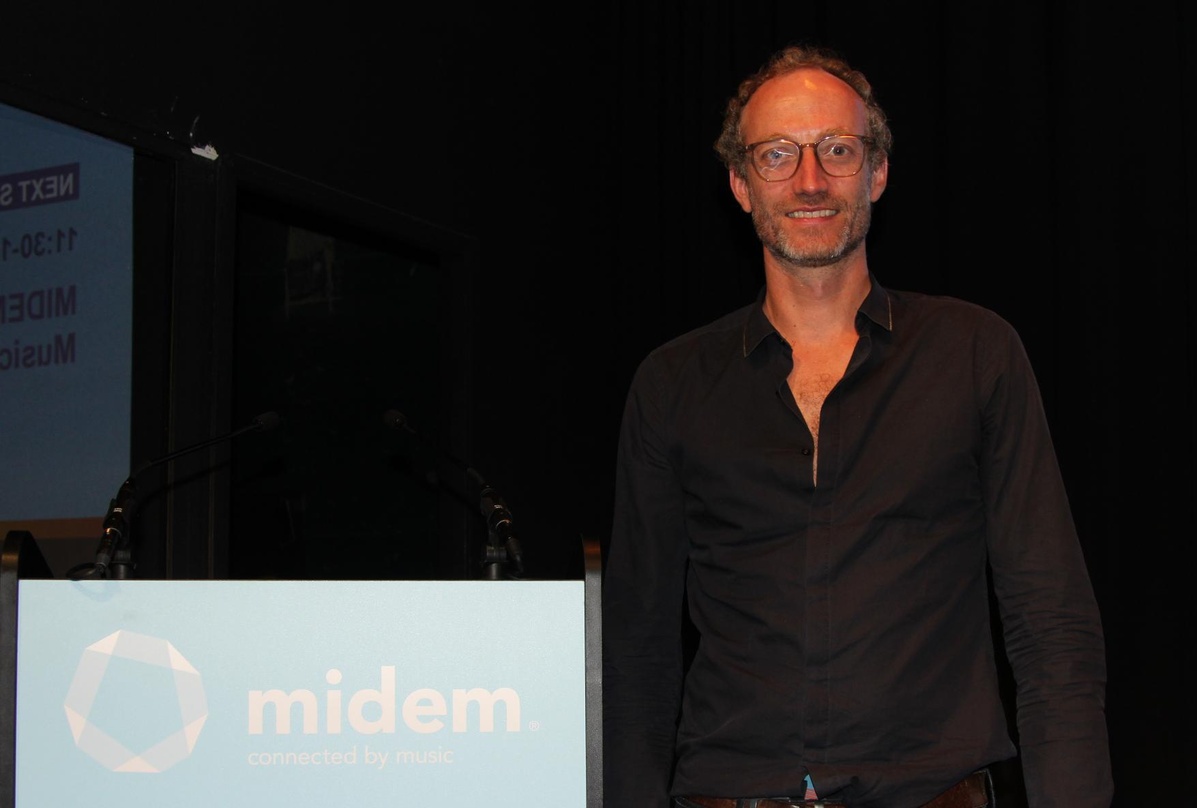 Auf der Bühne des Midemlab-Wettbewerbs: Skoove-CEO Florian Plenge