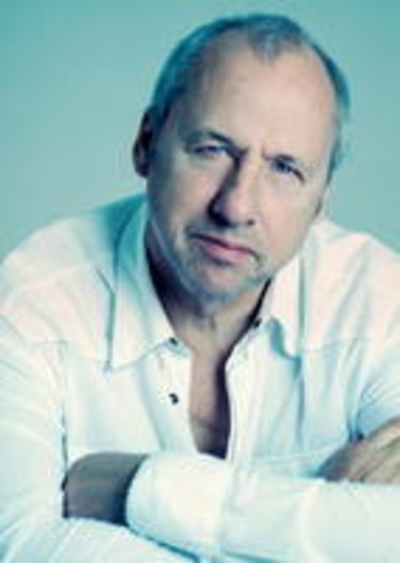8a33e9aa17a67f34460d15754a134bacb573b59feb38707a2552edbbee1926fa Meldet sich auch live zurück: Mark Knopfler