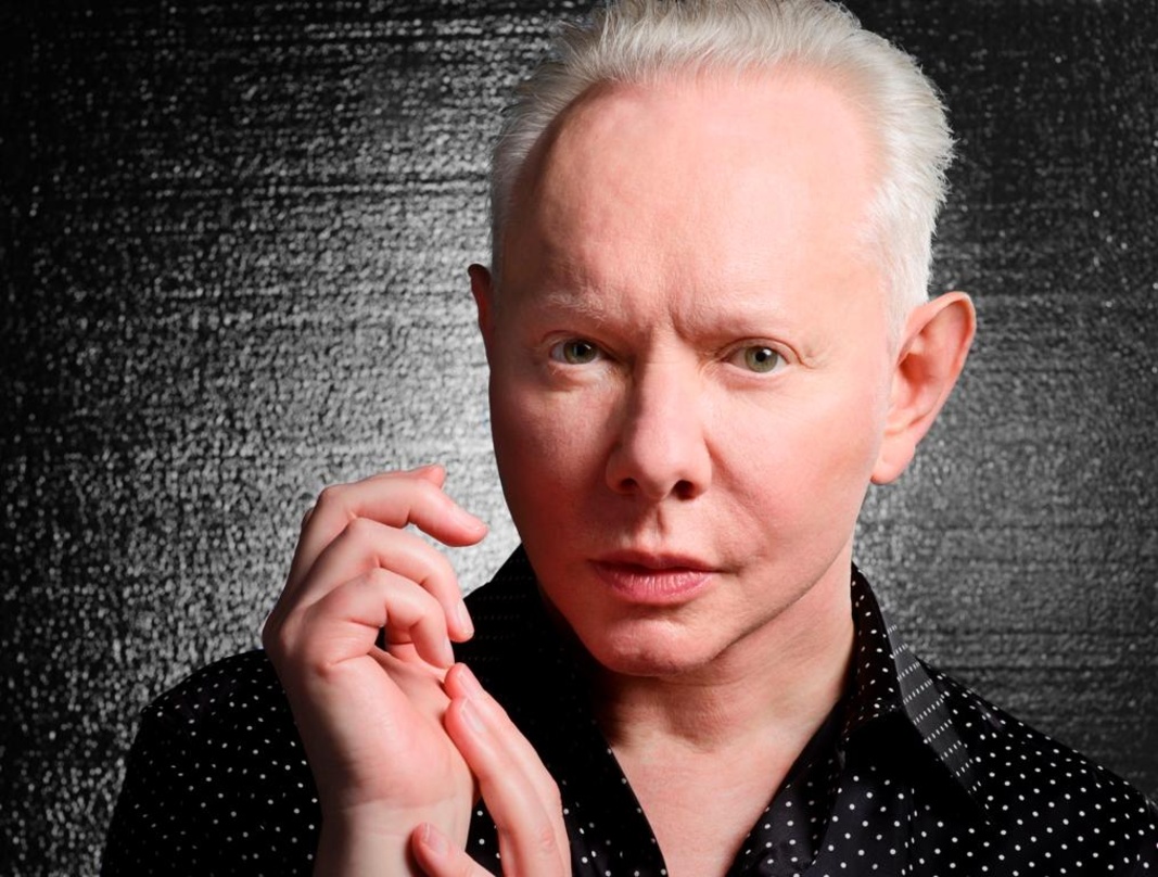 Serviert neue Songs und Karriere-Highlights: Joe Jackson