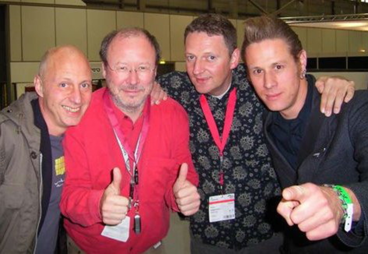 Vertriebspartner: Das Team von Broken Silence mit monkey-Chef Walter Gröbchen||Mit Schwung von der Popkomm ins Herbstgeschäft wollen (v.l.n.r): Wolfgang Thoma (Broken Silence), Walter Gröb...