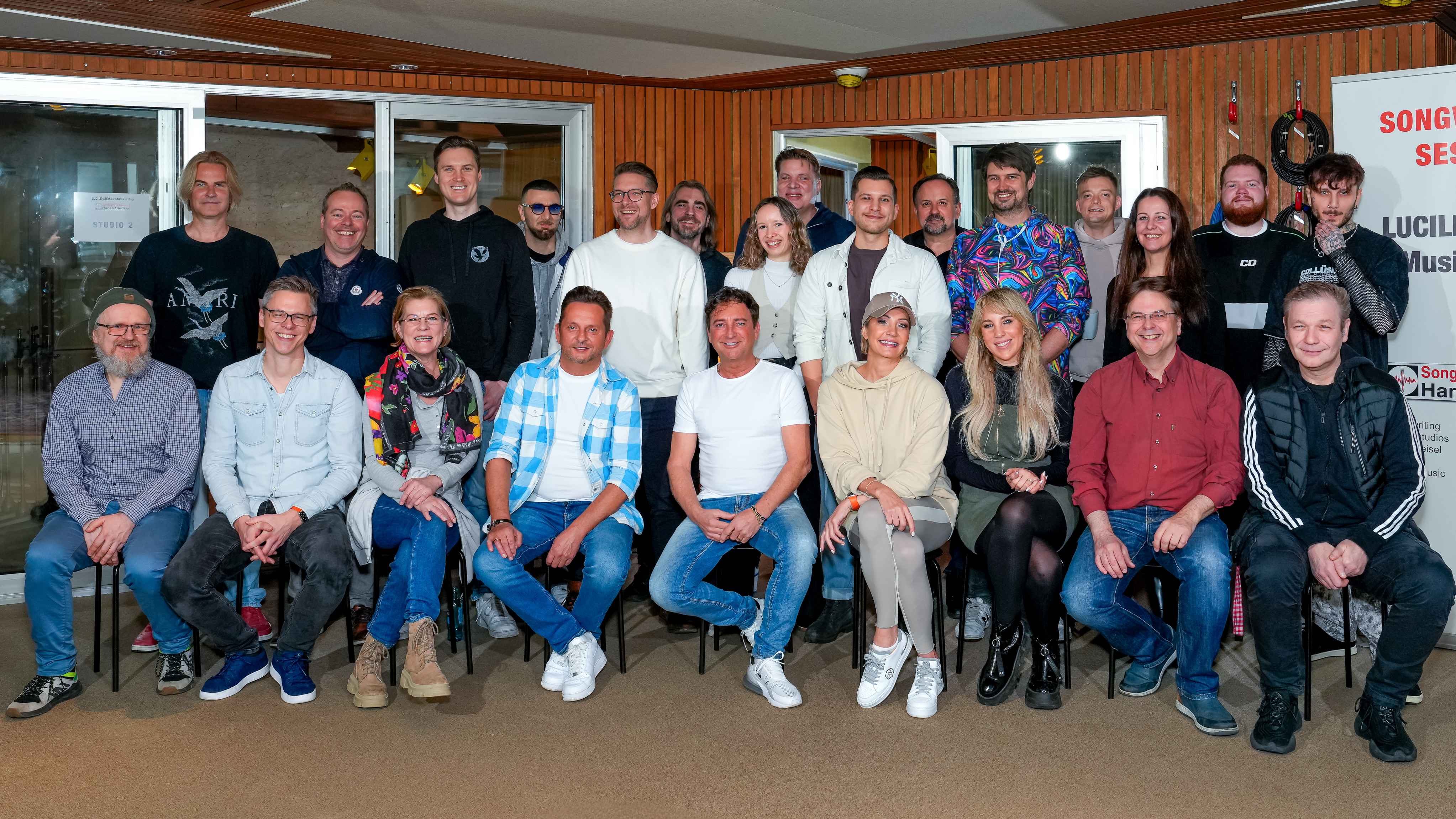 Waren im Studio dabei (von links): Rocco Weise (Studiomanager Hansa Studios), Oliver DeVille, Christopher Gronau (Senior A&R Manager Lucile-Meisel), Jens Lücking, Anja Krabbe, Alexander Sc...