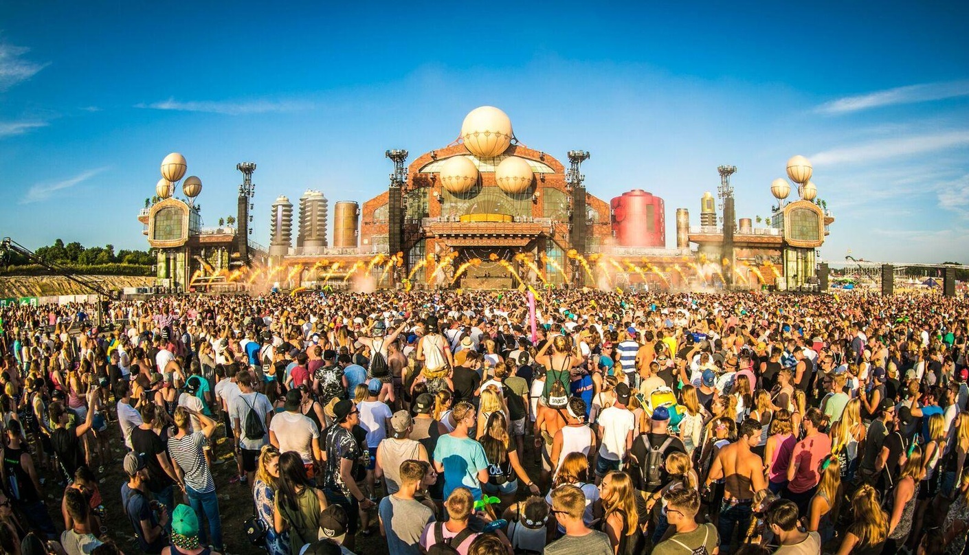 Es wird wieder voll bei Parookaville: Szene vor der Mainstage aus dem Jahr 2017