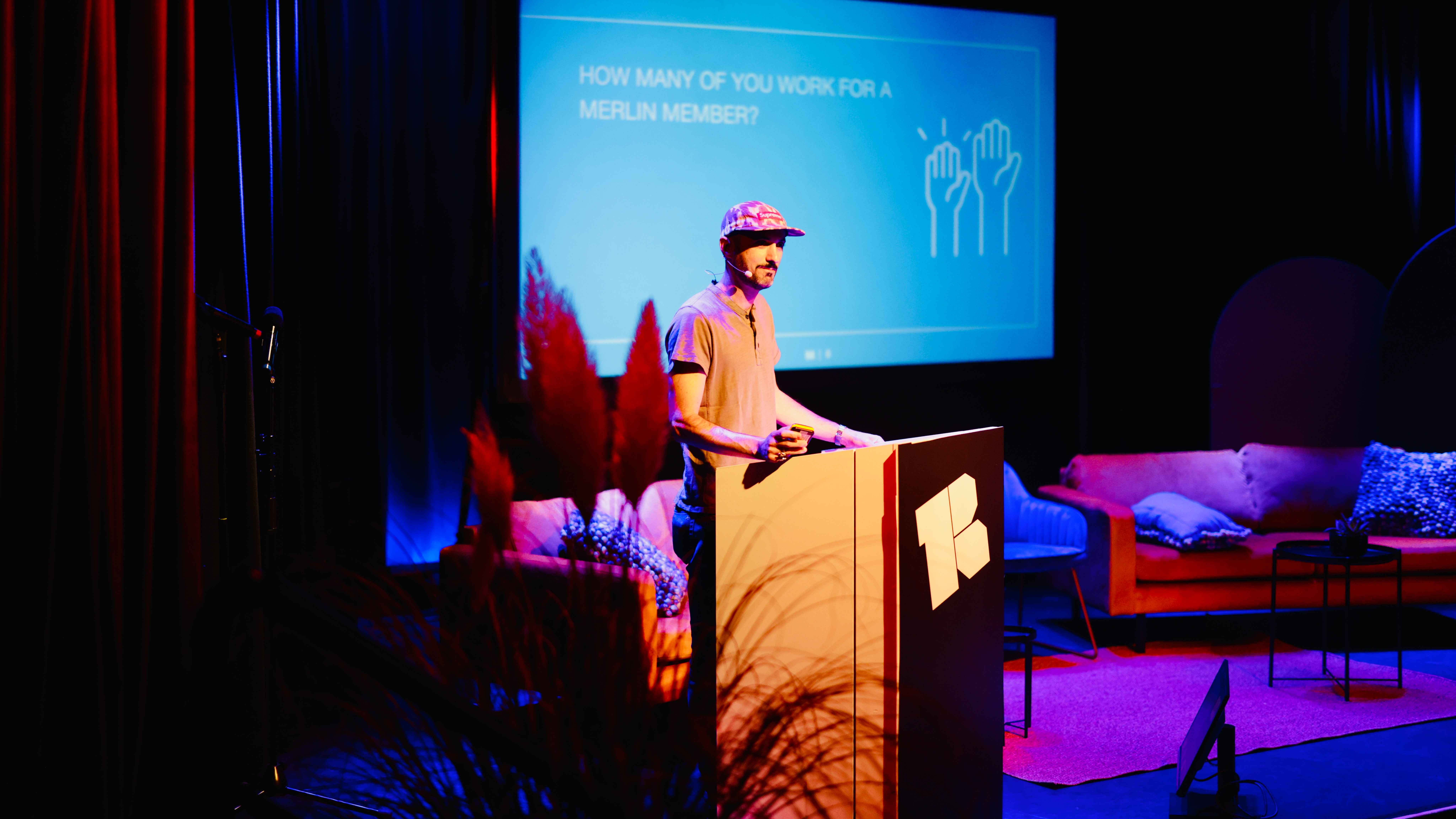 Liegt im Clinch mit TikTok: Merlin-CEO Jeremy Sirota, hier bei seiner Keynote im Rahmen des Reeperbahn Festivals.