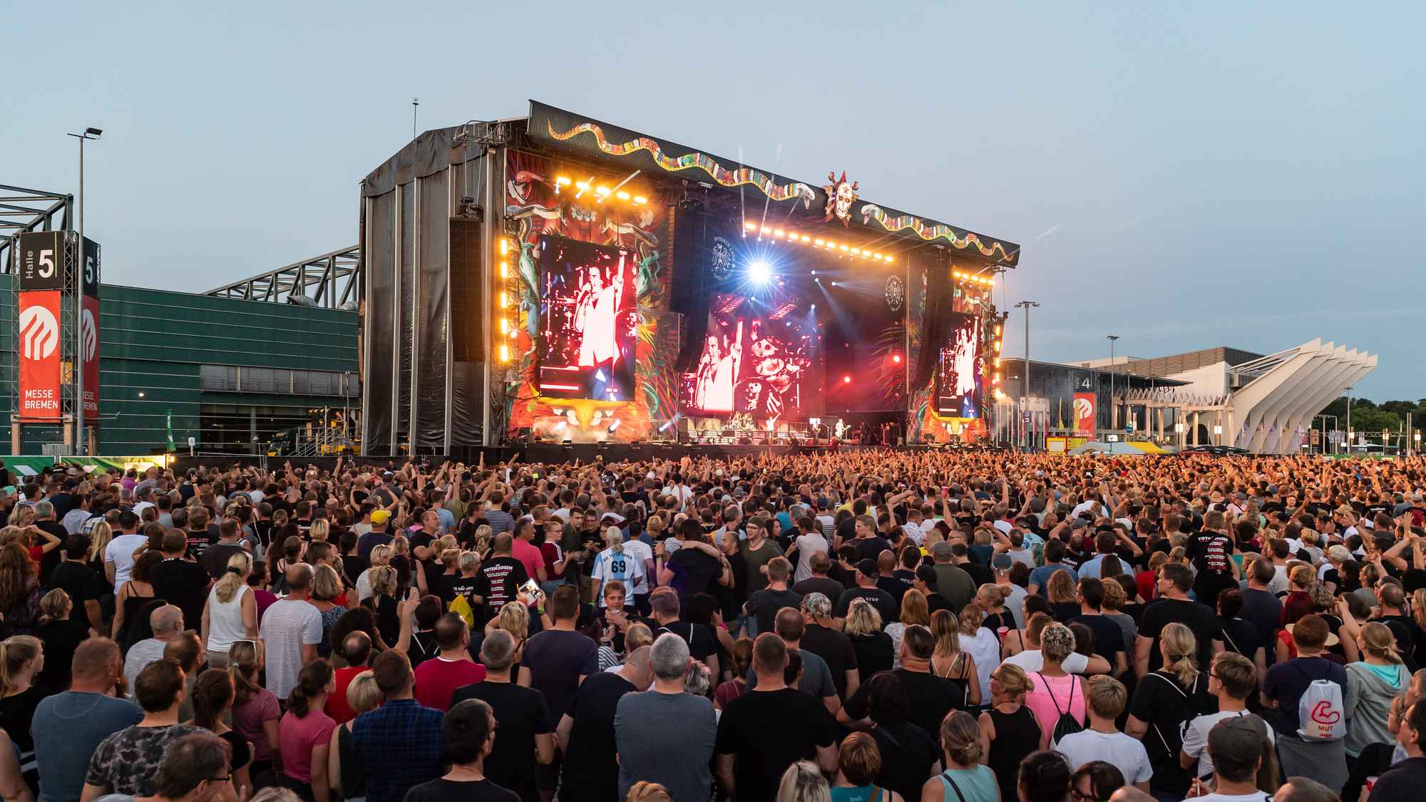 Kehren 2026 auf die Bremer Bürgerweide zurück: die Toten Hosen, hier bei ihrem Konzert dort im Jahr 2018.
