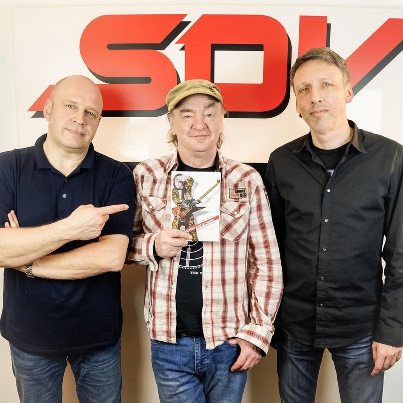 Vereint für die erste Buchveröffentlichung bei SPV (von links): Olly Hahn (A&R Steamhammer), Autor Peter Knorn und Frank Uhle (Geschäftsführer SPV)