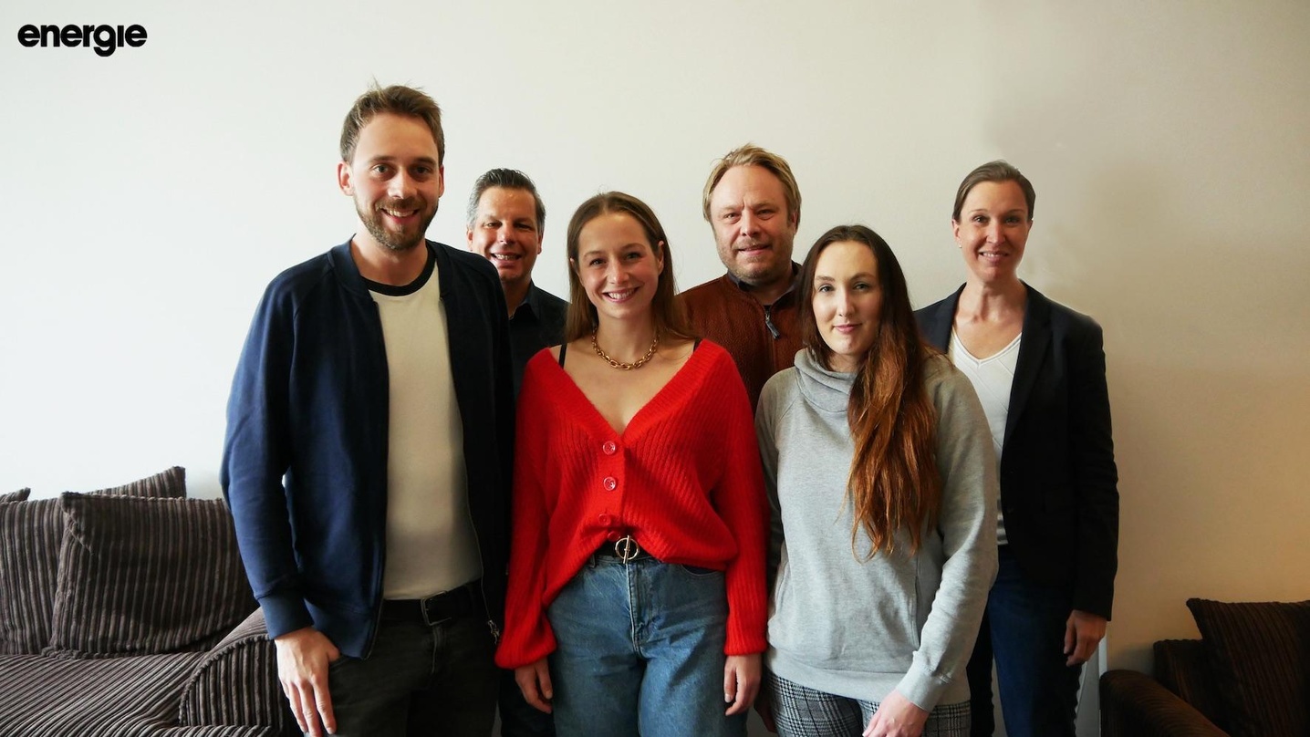 Trafen sich in Berlin (von links): Florian Schrödter (A&R Energie), Ken Otremba (Geschäftsführer Energie), Senta, Karsten Fuhrken (Manager, Weiter Weiter GmbH), Beatrice Schewe (Product Ma...