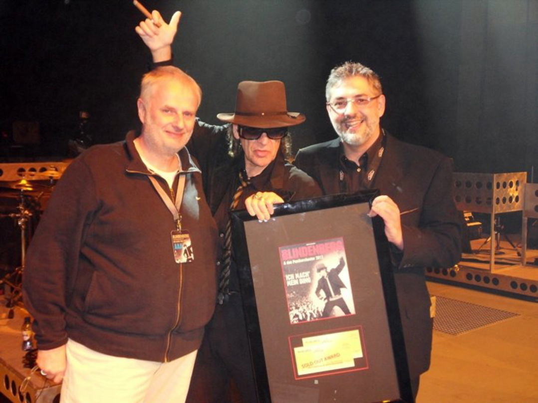 Feierten eine zweimal ausverkaufte König-Pilsener-Arena (v.l.n.r.): Roland Temme (Think Big), Udo Lindenberg und Arena-Chef Johannes Partow
