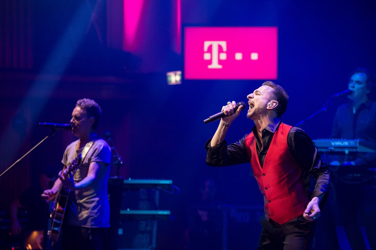 Entfachten Rekordinteresse im Netz: Depeche Mode auf der Bühne bei ihrem Telekom Street Gig