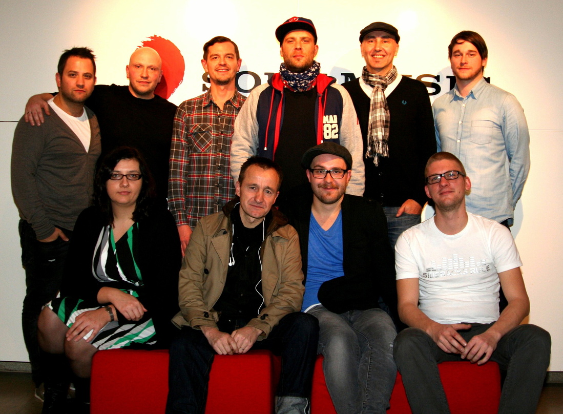 Das Team von Sony Music Columbia Four mit seinem neuen Schwerpunktthema (hinten, v.l.n.r.): Patrick von Strenge (Director Marketing), Bastian Ständer (Product Manager), Nico Gössel (Direct...
