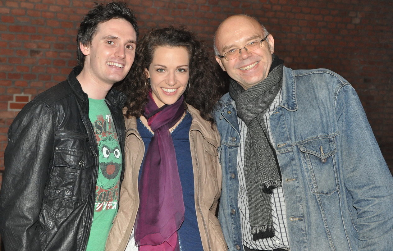 Unter den Fittichen des Paten (von links): James Cottrial und Eva K. Anderson mit Labelchef Mario Rossori