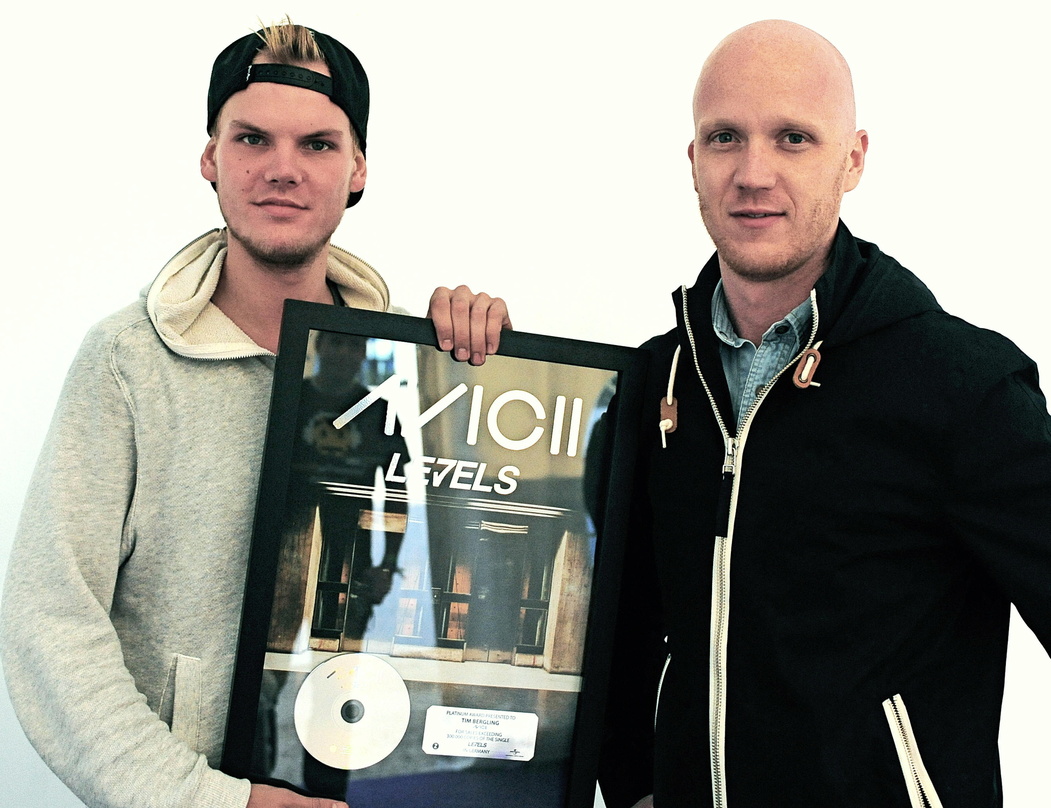 Backstage bei der Platin-Verleihung (von links): Avicii und Universal-Produktmanager Alexander Neipp