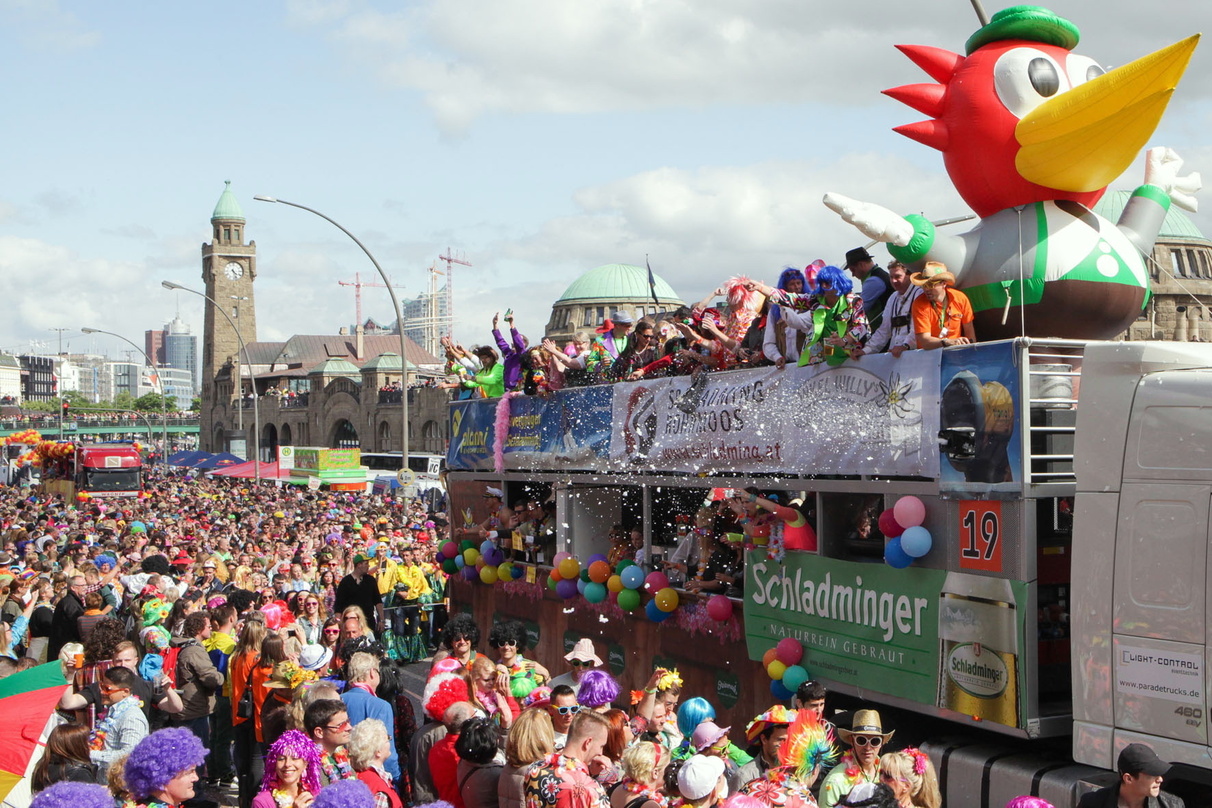 Zieht am 28. Juni über die Reeperbahn: der Hamburger Schlagermove, hier ein Bild von 2013