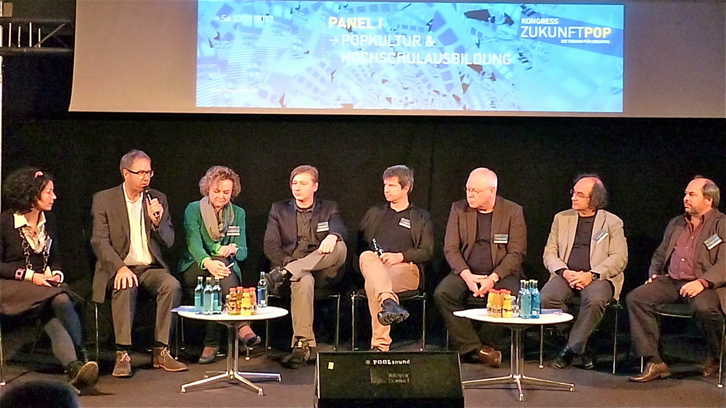 Diskutierten über Popkultur und Hochschulausbildung (von links): Andrea Rothaug, Moderator Prof. Udo Dahmen, Ina Schuchardt-Groth, Dr. Heiko Wandler, Martin Behrens, Reinhard Stephan, Prof...