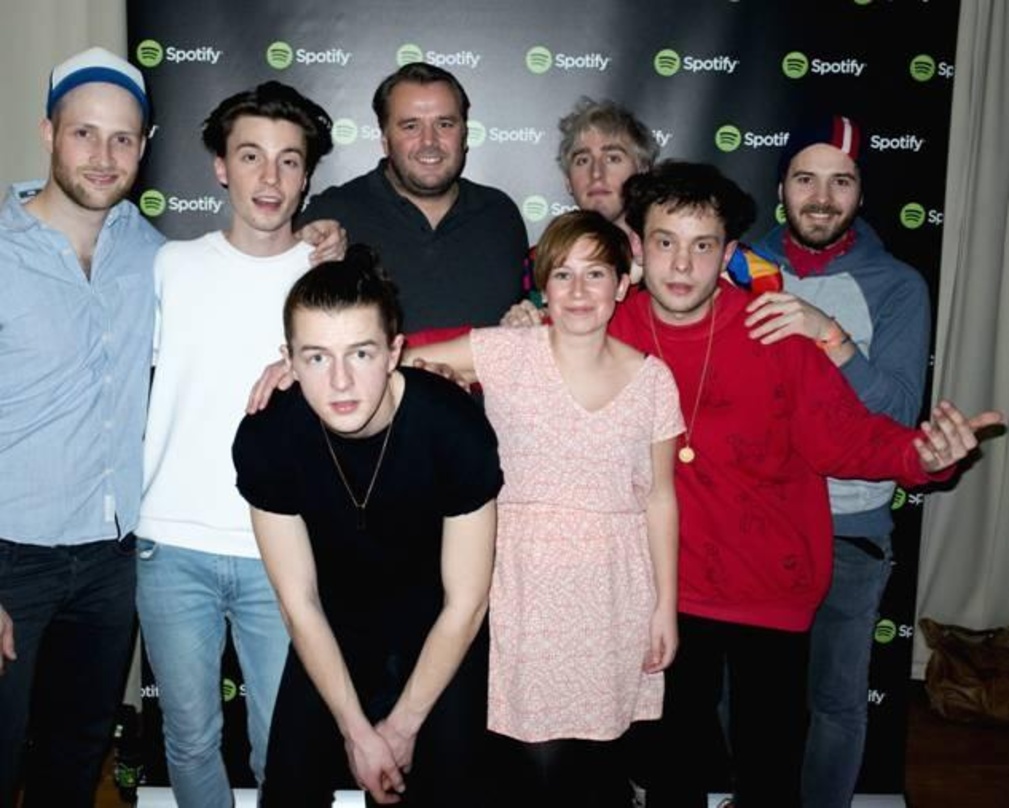 Bei Spotify Session zu Gast (von links): Max Größwang (Live-Perkussionist Bilderbuch), die Bandmitglieder Philipp "Pille" Scheibl und Mike Krammer, Stefan Zilch , Marie Heimer, Maurice Ern...