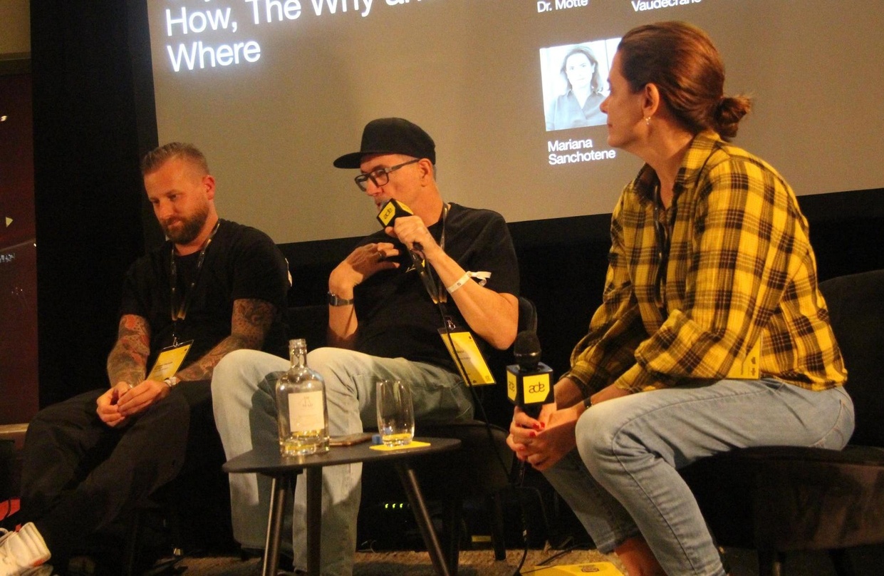 Diskutierten (von links): Robin Brühlmann (Street Parade), Matthias "Dr. Motte" Roeingh und Mariana Sanchtene (Director ADE).