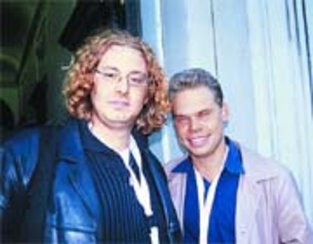 Über Kritik an aufgewärmten Rave Hits: Tim Dobrovolny (l.) und Tom Bohne