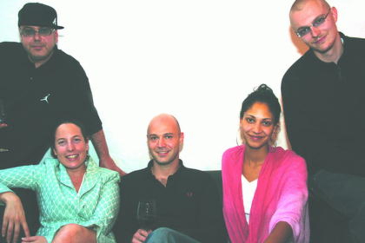 Kooperieren (v.l.n.r.): Rusbeh Nagash, Caroline Brunner, Patrick Strauch (Sony/ATV), Valezka und Tomy Brautschek (Edition Loggarizm)