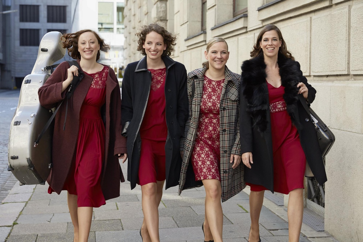 Arbeiten wieder mit Warner Music zusammen (von links): Sonja Lena Schmid, Anne-Monika von Twardowski, Angelika Bachmann und Iris Siegfried von Salut Salon