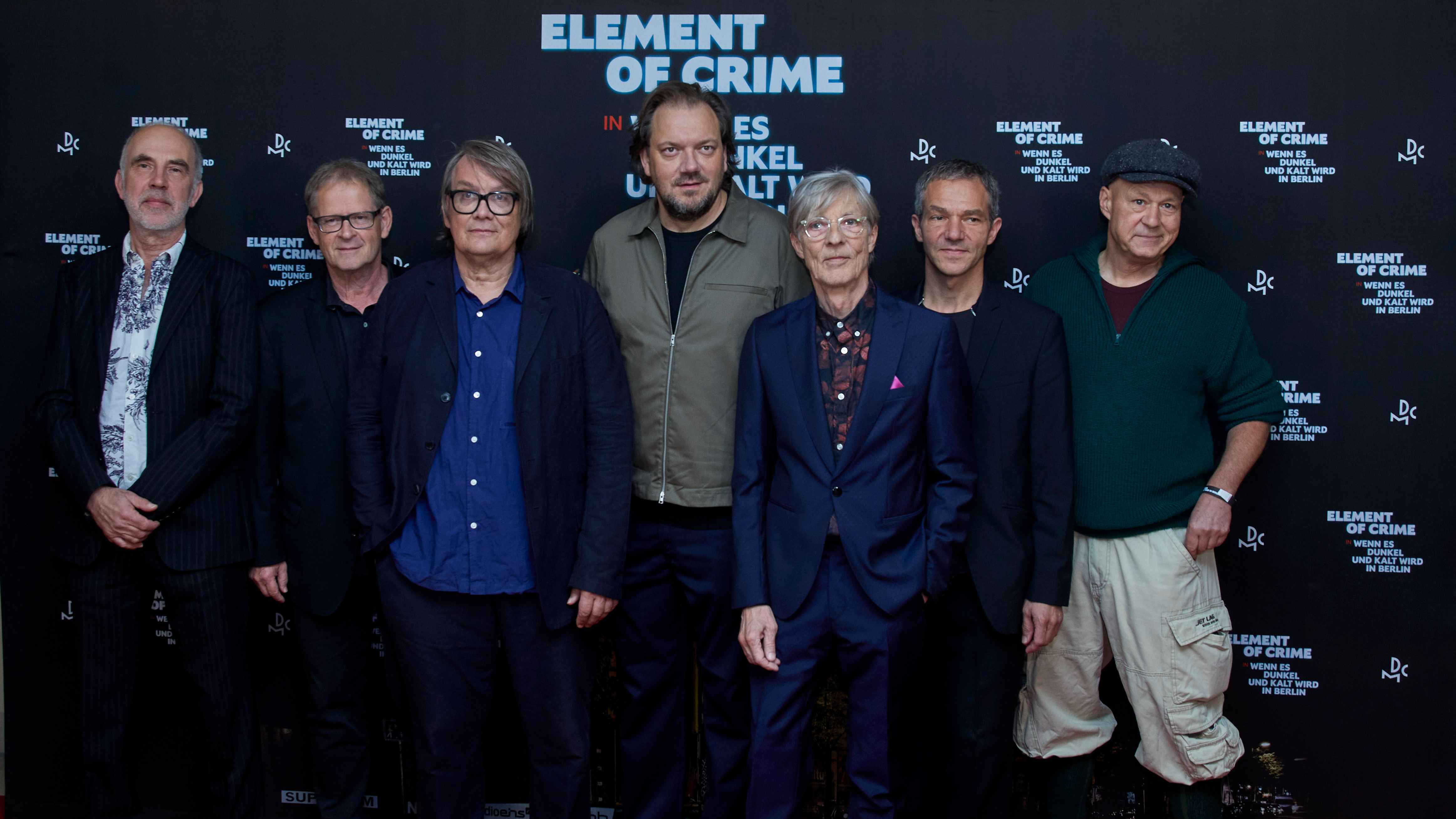 Bescheren Universal Music den Spitzenplatz: Element Of Crime, hier mit Charly Hübner (mitte) bei der Filmpremiere zu "Wenn es kalt und dunkel wird in Berlin".