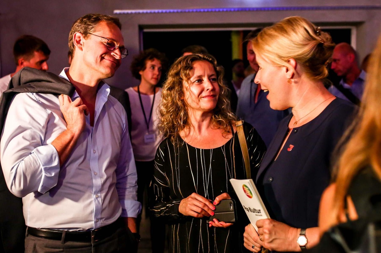 Bei der Eröffnung des Festivals Pop-Kultur im Vollgutlager (von links): der Regierende Bürgermeister von Berlin, Michael Müller, Festival-Leiterin Katja Lucker (Musicboard Berlin) und Fran...