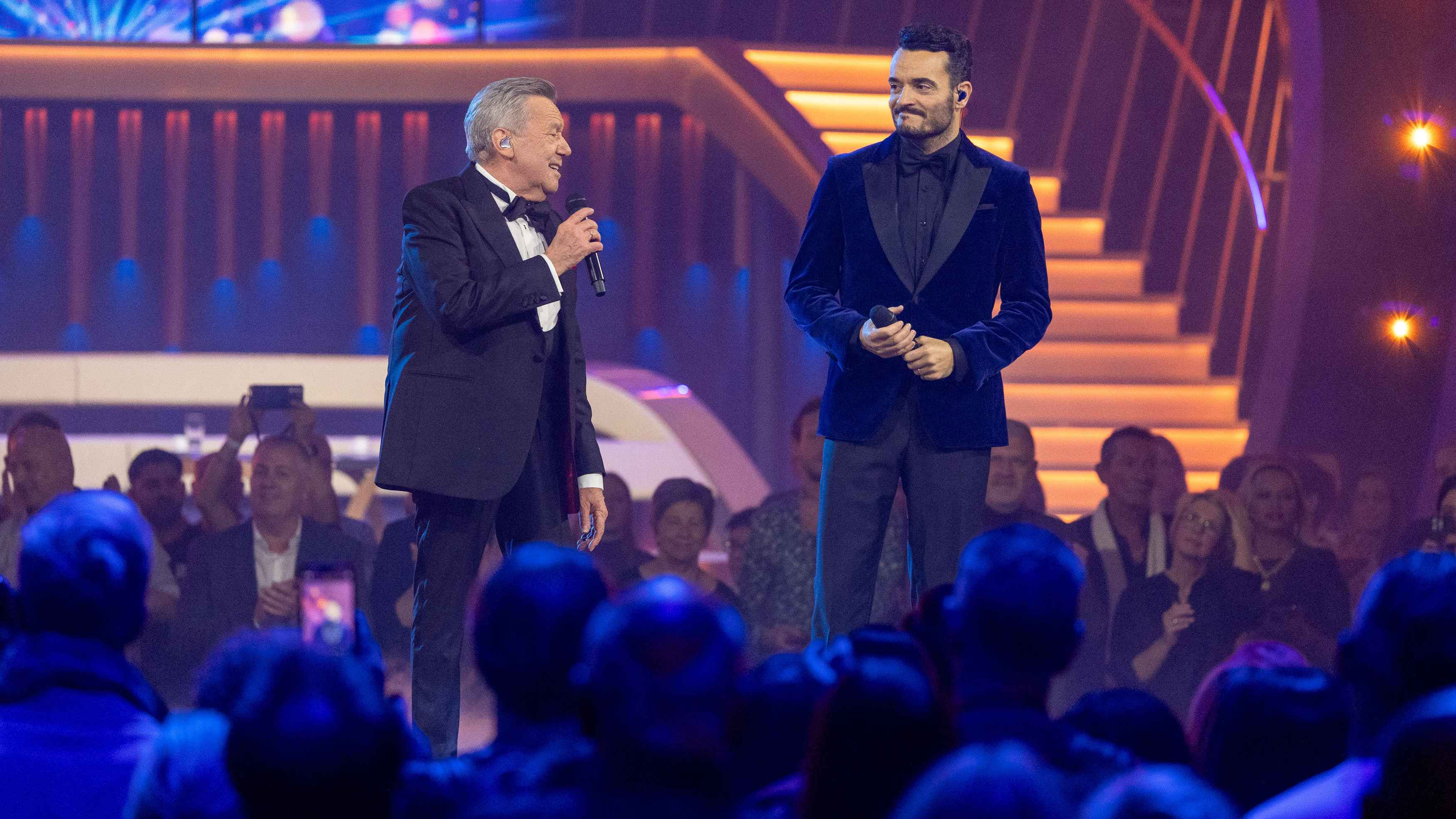 8e155f55 ad40 4cd8 a0af 84aaa29fd7fe Feierten die 50-jährige Karriere von Roland Kaiser im ZDF: der Schlagersänger (links) und Giovanni Zarrella.