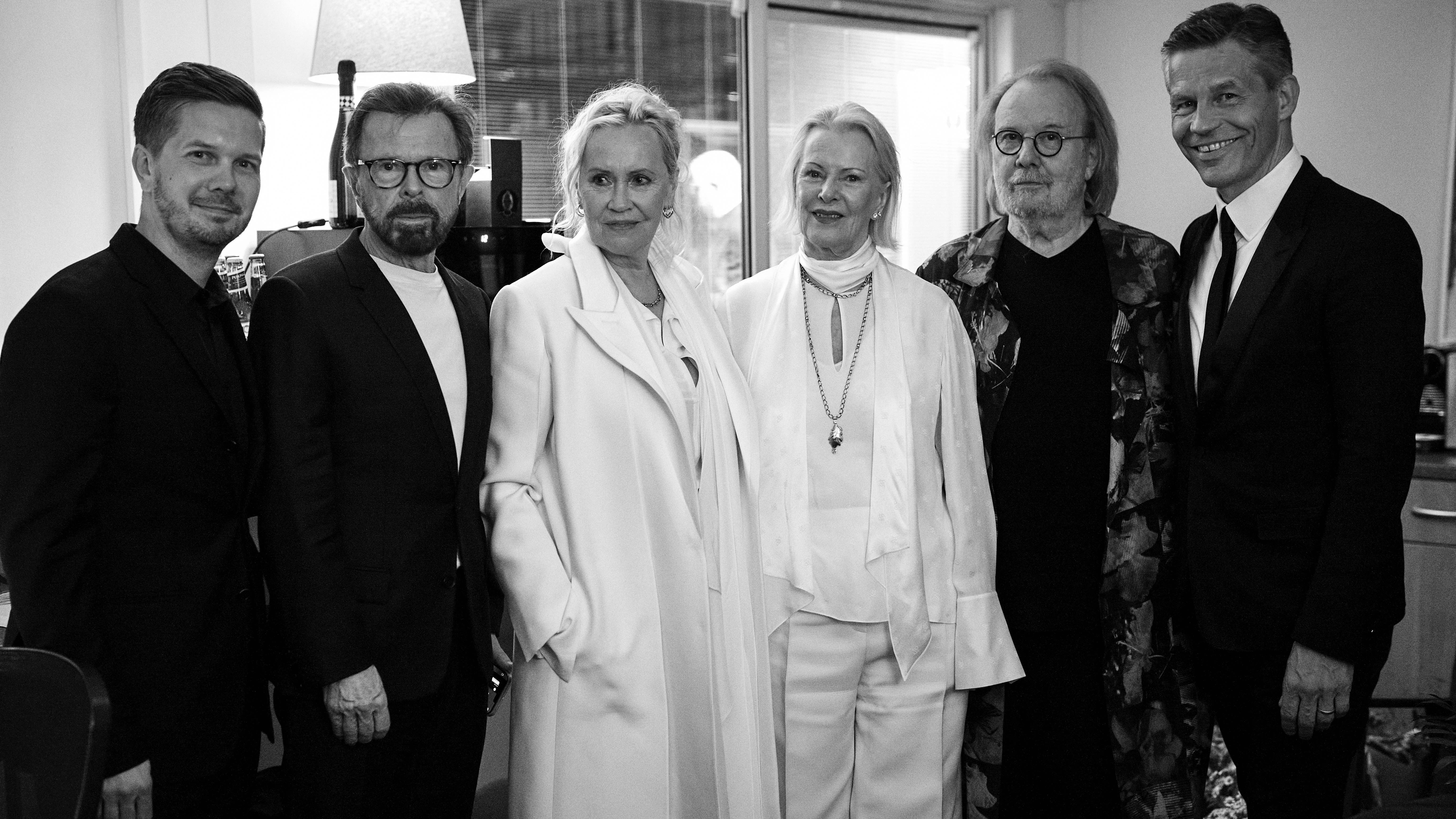 Erfolgsteam bei der Premiere der Konzertshow Abba Voyage im Mai 2022 in London (von links): Joakim Johansson (damals Managing Director Universal Music Sweden), die Abba-Musiker:innen Björn...