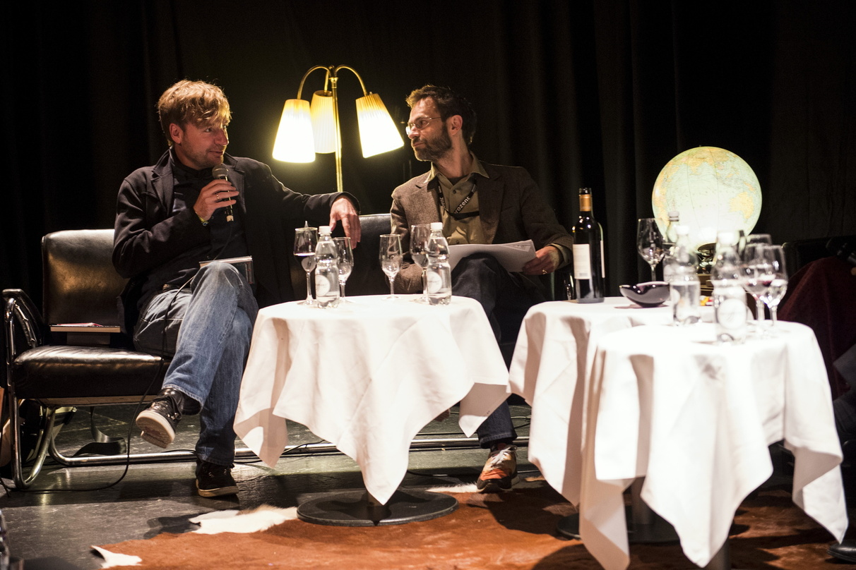 Trafen sich bei der 17. Ausgabe des Branchentreffs m4music unter dem Motto "Rotwein mit Renner" auf dem Podium (von links): Tim Renner und Philipp Schnyder von Wartensee