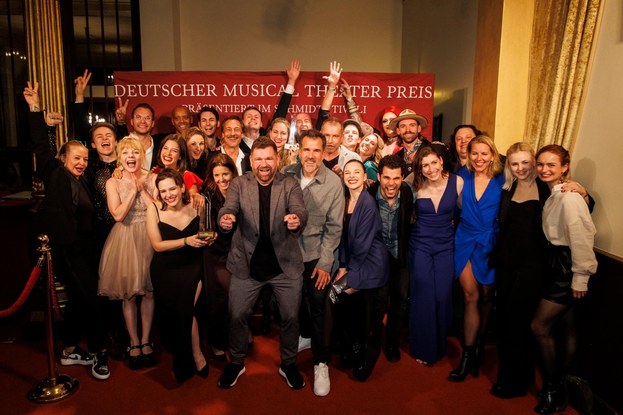 Ausgezeichnet: das Team von "Ku'damm 56 - Das Musical"