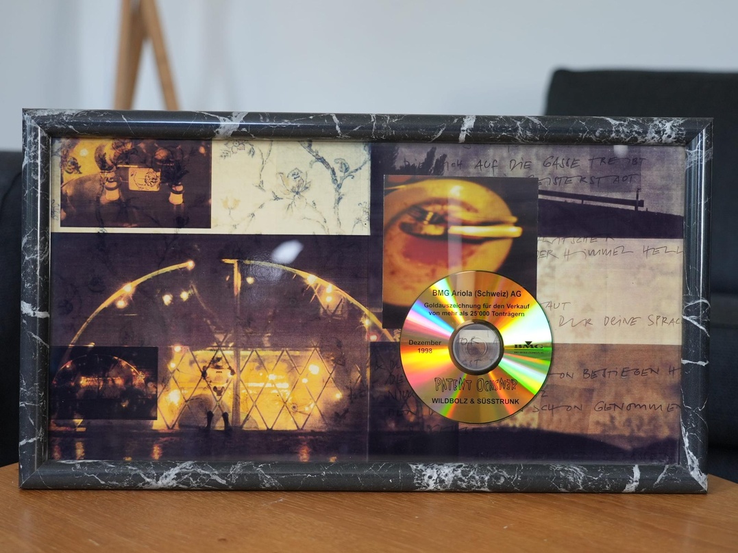 Edelmetall für den guten Zweck: Gold für Patent Ochsner mit dem Album "Wildbolz & Süsstrunk" (1998)