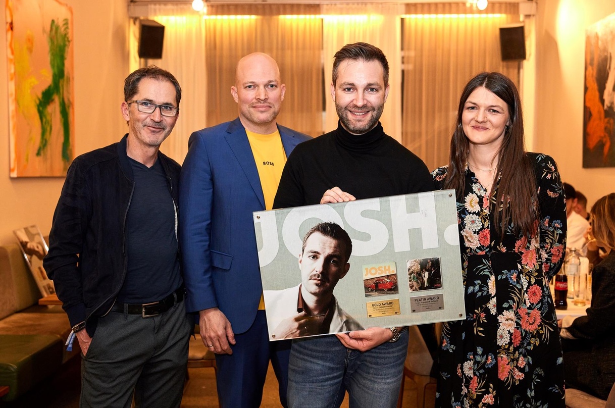 Vereint zur Edelmetallübergabe (von links): Klaus Hoffmann, Franz Pleterski, Josh. und Martina Büttner