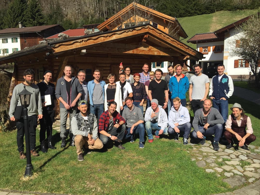 Trafen sich in den Lechtaler Alpen: Die Teilnehmer beim Songwriter Camp||Trafen sich in den Lechtaler Alpen: Die Teilnehmer beim Songwriter Camp Manager und Songwriter Martin Simma (stehen...