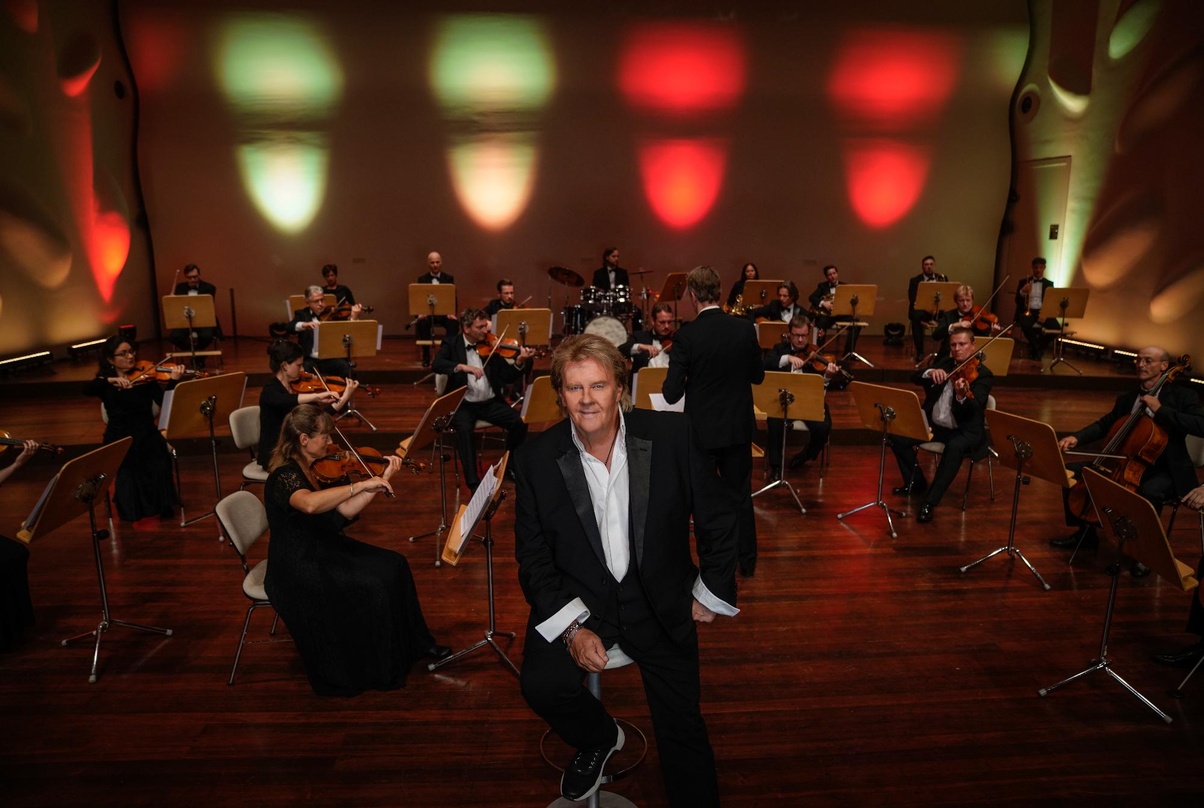 8f62c1fb0055e7aecad2e558eb056f6b6bb73ba7ccaa8b0b6ad3df1d5e77e517 Hat mit dem Royal Philharmonic Orchestra zwölf neue Songs eingespielt: Howard Carpendale