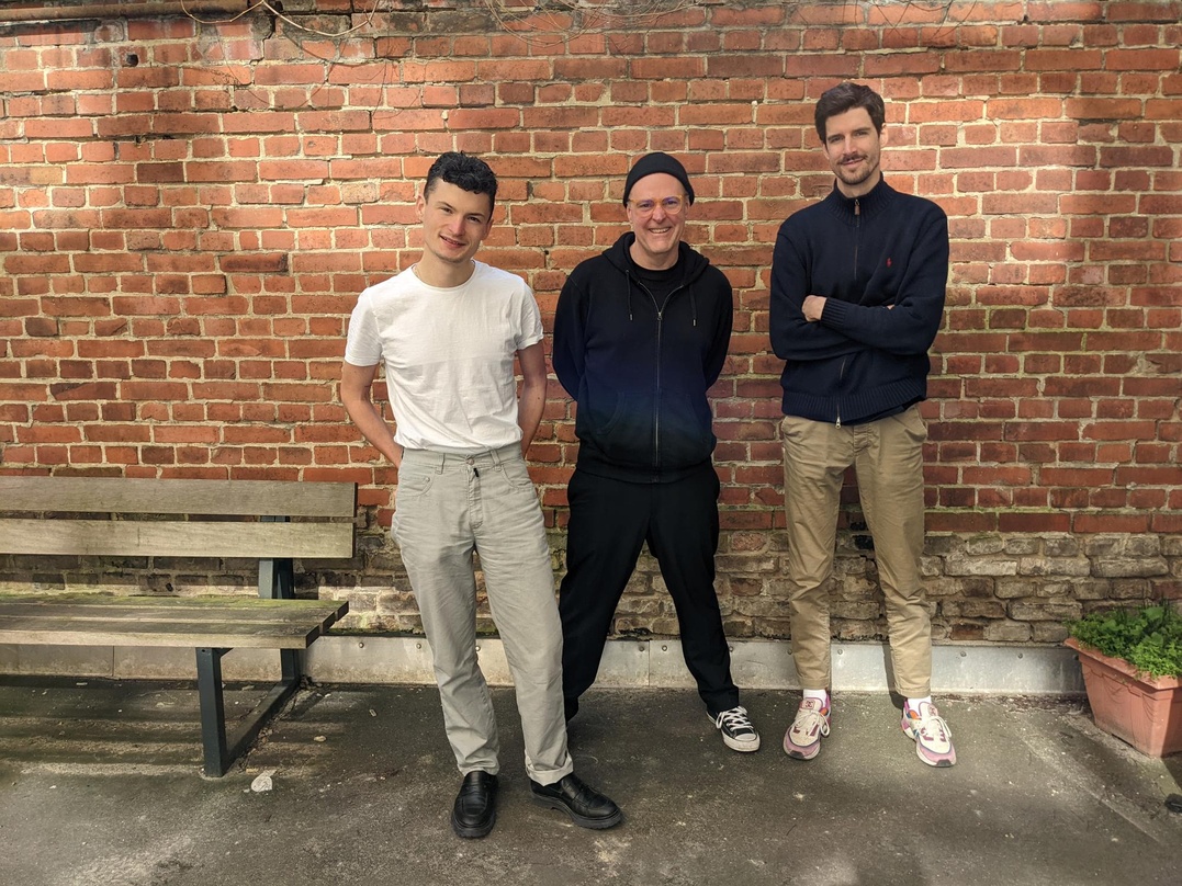 Arbeiten nun zusammen (von links): Markus Schwarzer, Jay Ahern und Roman Gebhardt (alle Cyanite)