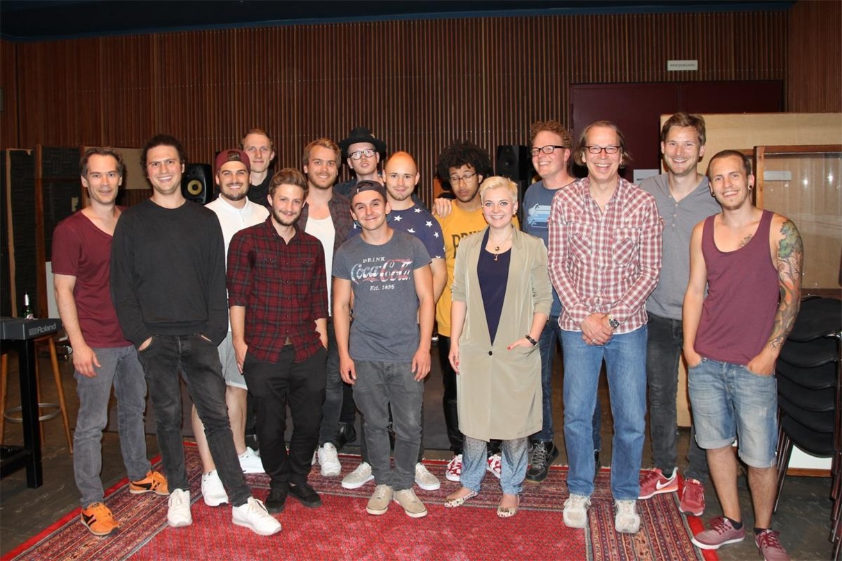 Beim Songwriter Camp (von links): Hauke von der Brelje, Joschka Bender, Dominic Sanz, Jan Listing, Andreas Jäger, Steffen Graef, Chris Stiller, Jan Grasmück, Janik Riegert, Elzbieta Steinm...