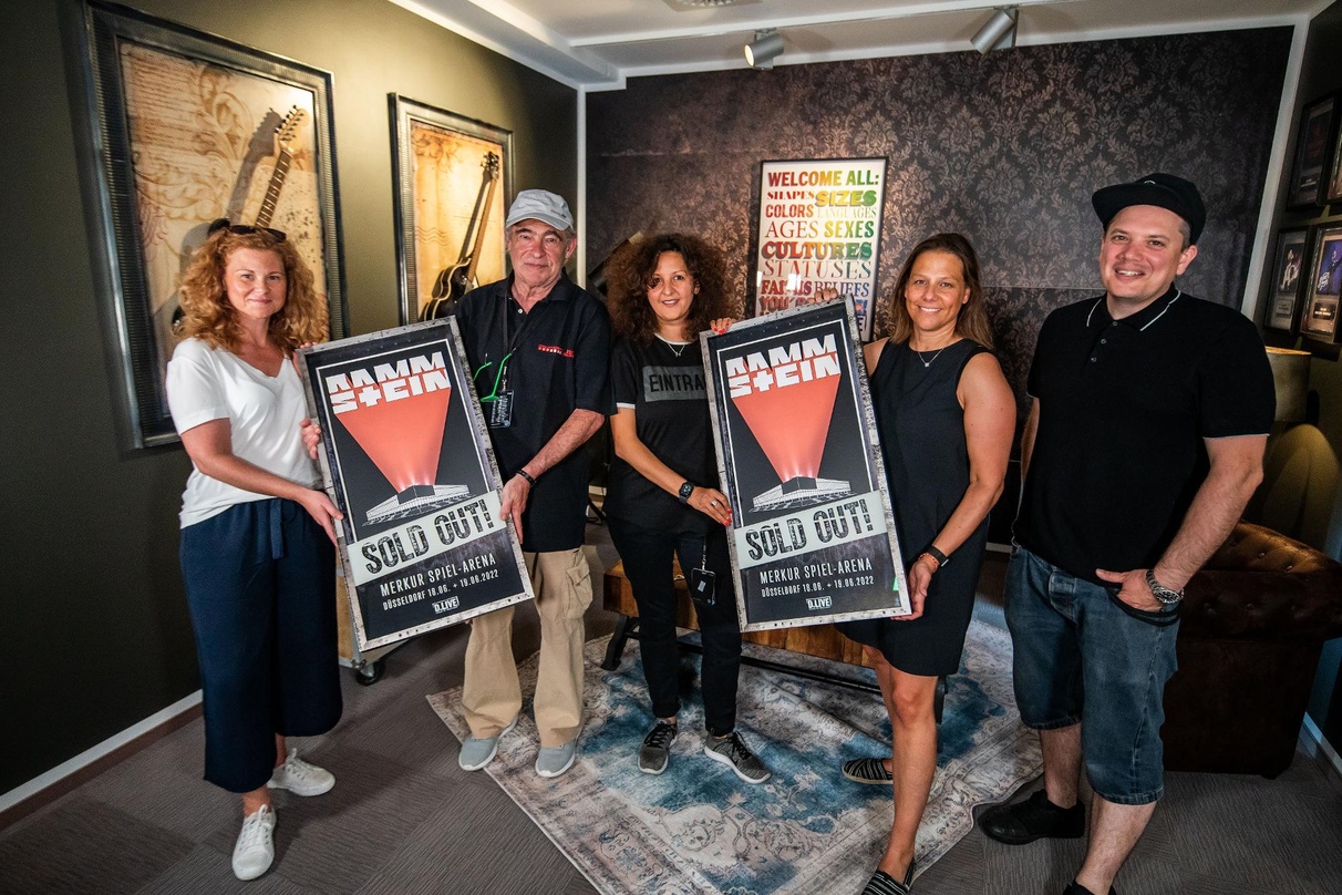Glücklich über die ausverkauften Shows (von links): Laura Becker (D.Live), Berni Lewkowicz (concertteam nrw), Asita Sadeghian (MCT), Daniela Stork (Merkur Spiel-Arena) und Nico Hamm (conce...