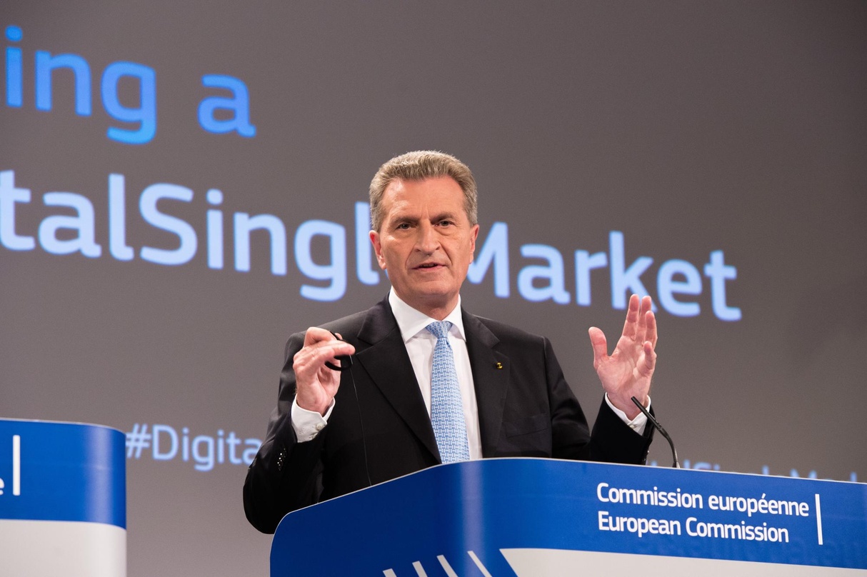 Stellte in Brüssel den Aktionsplan der EU-Kommission zum Urheberrecht vor: Günther Oettinger, hier bei einer Präsentation im Mai 2015