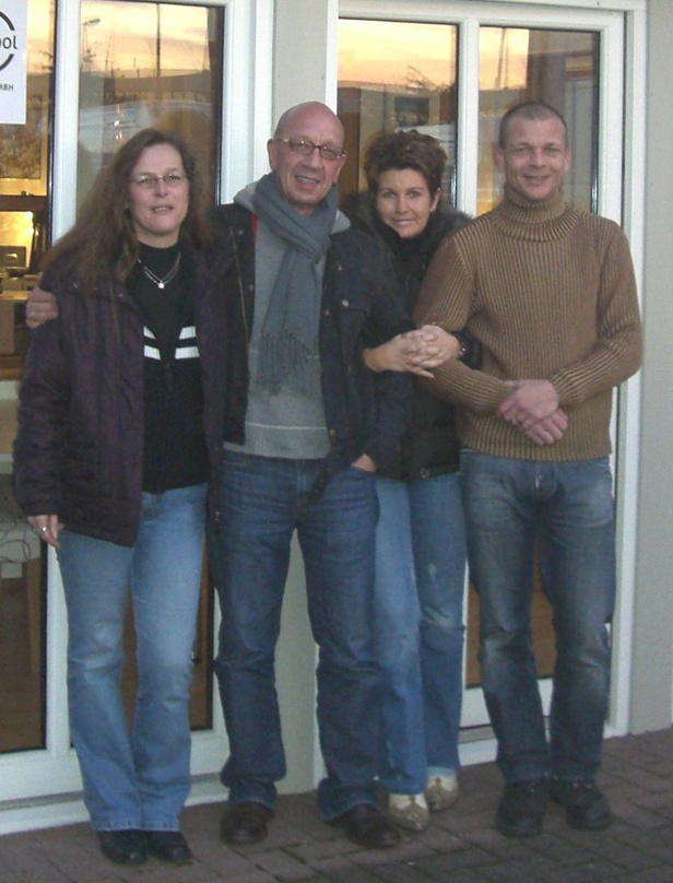 9025094587ff9eb261c19e932d2b8dc09134aa977b1cbac48bf8dbacba983713 Das tonpool-Team (v.l.n.r.): Manuela Wolters, Kurt Erping, Heike Struss und Matthias Grohnau