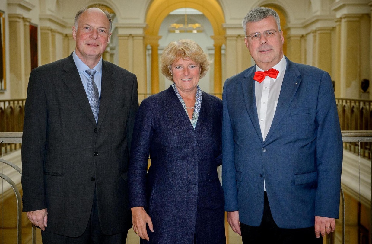 Trafen sich auf der Mitgliederversammlung des Musikrats in Berlin (von links): Martin Maria Krüger (Präsident Deutscher Musikrat), Monika Grütters (Staatsministerin für Kultur und Medien) ...