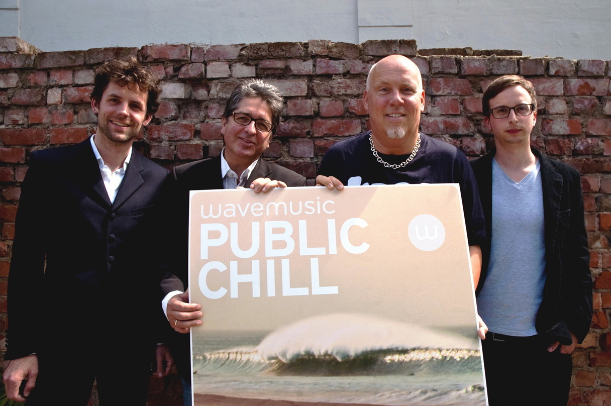 Werben für wavemusic public chill (v.l.n.r.): Max Woellert (Produktmanager California Sunset Records), Michael van Droff, Andreas 'Bär' Läsker und Tim Waschk (Produktmanager California Sun...