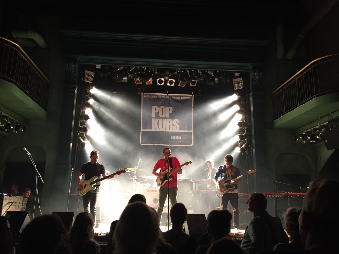 Vertieften ihr musikalisches Handwerk und das Wissen über die Musikindustrie: Teilnehmer des Popkurses beim Abschlusskonzert