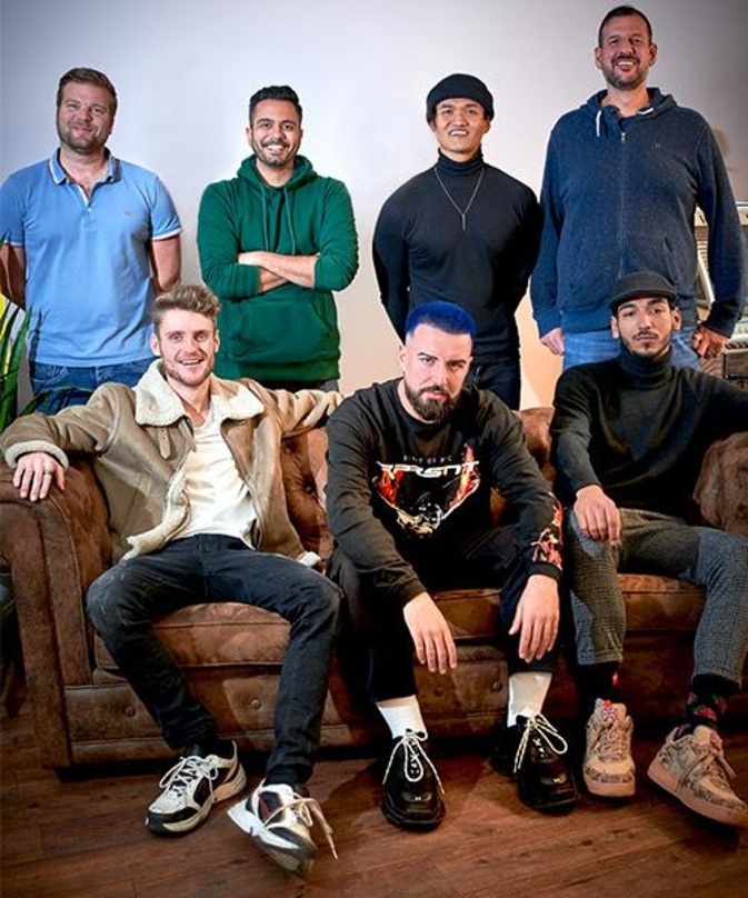Machten die Zusammenarbeit perfekt: Shen, sein Management und das Sony Music-Team